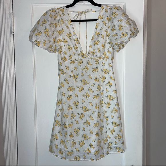 NWT Medium ASTR 100% Cotton Lovegrove Dress in White Yellow Floral $128 Revolve - Picture 11 of 15
